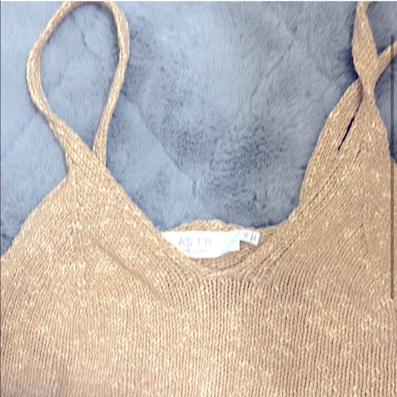ASTR tan nude knit crop top stretchy breathable and comfortable worn only once - Picture 3 of 3